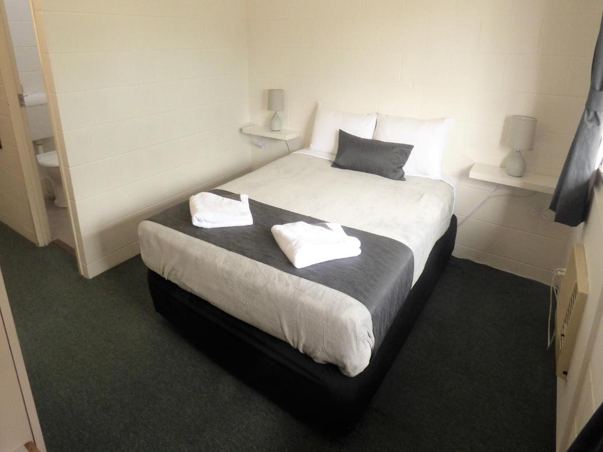 Banjo Paterson Motor Inn Townsville Esterno foto