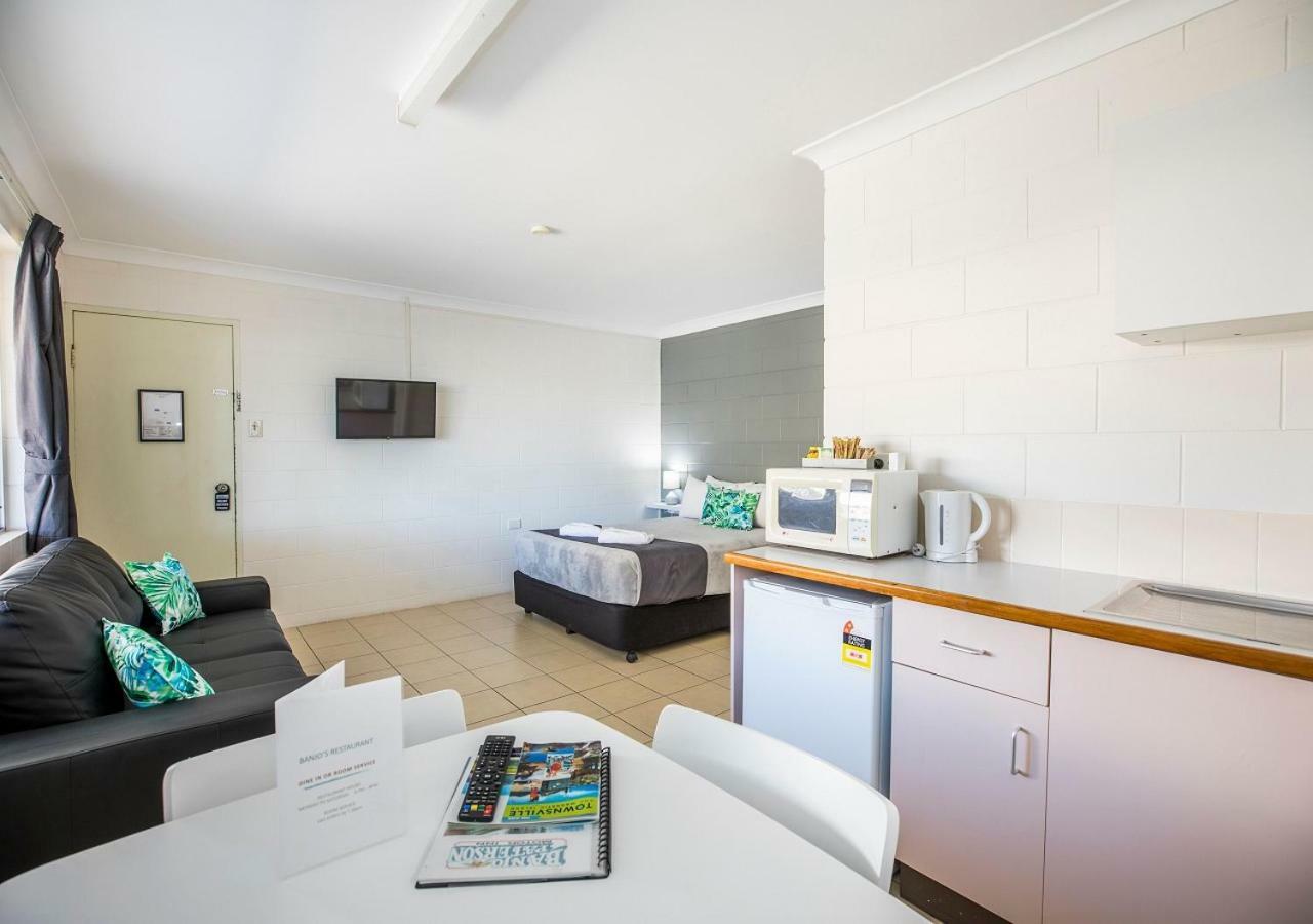 Banjo Paterson Motor Inn Townsville Esterno foto